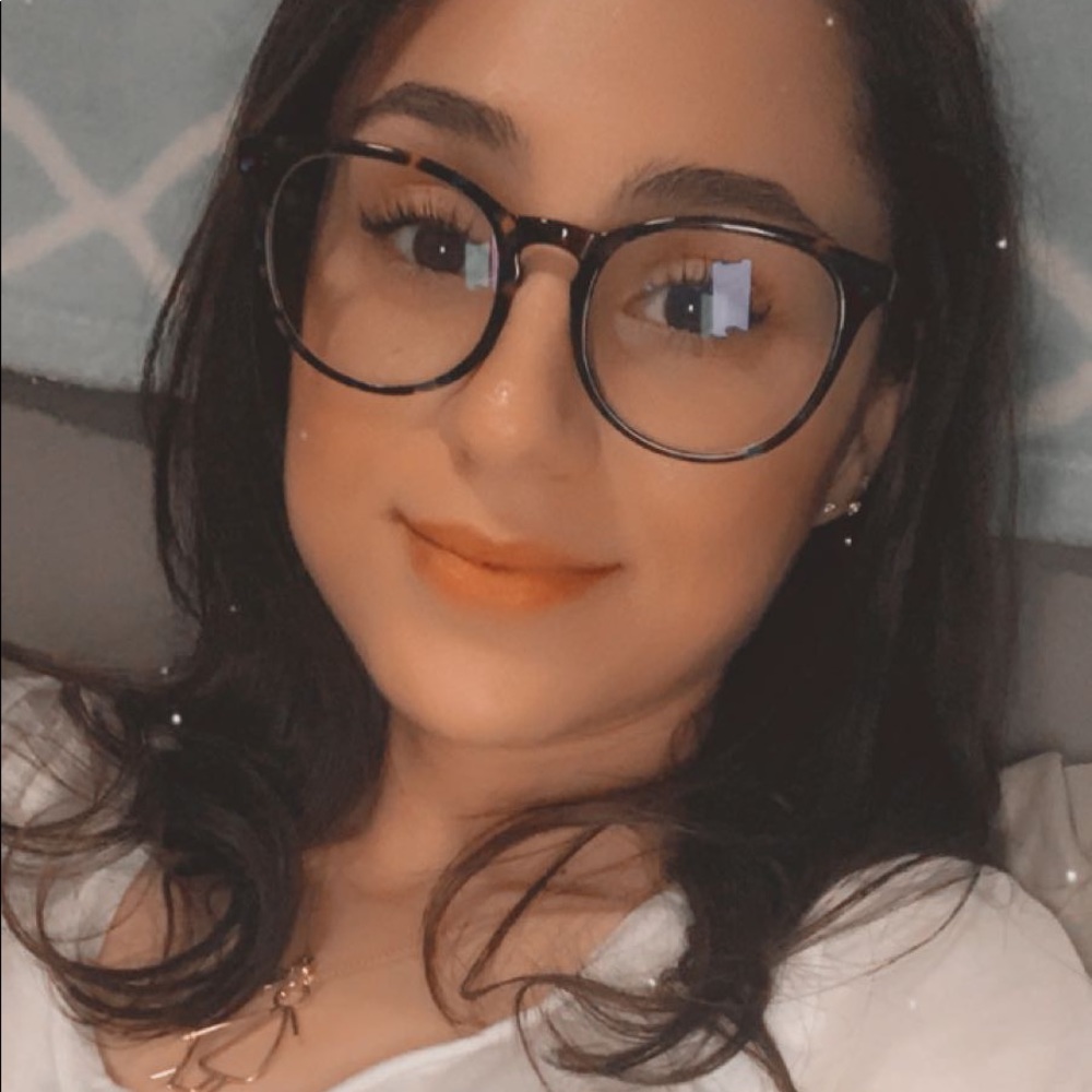 Meet your Posher, Alejandra